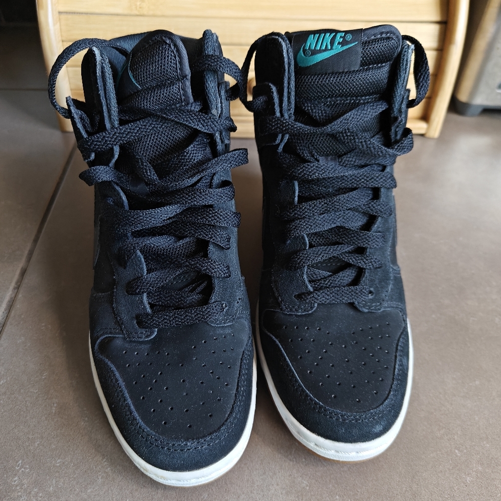 Nike Women’s Dunk Sky Hi Essential Black Shoes